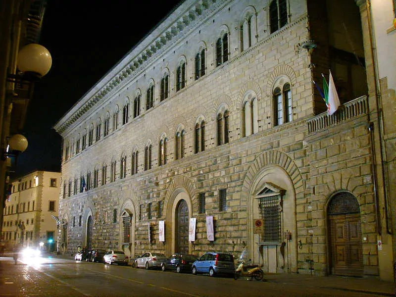 Fasada pałacu Medyceuszy, widoczne boiowanie
