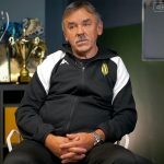 Niedziecinne gry dorosłych: Kiedy polityka wchodzi wślizgiem na boisko młodzieżowe