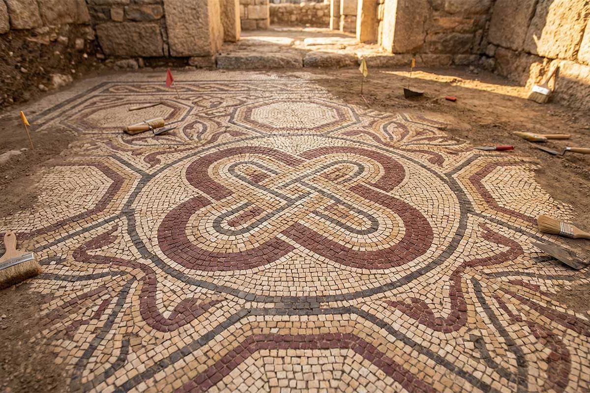 Tajemniczy "Węzeł Salomona" Odkryty w Turcji. Ta Mozaika Miała Chronić przed Złym Okiem
