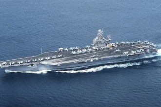 Cień na wodzie: Irański dron rzuca wyzwanie amerykańskiej "armadzie". Czy Trump naciśnie guzik?