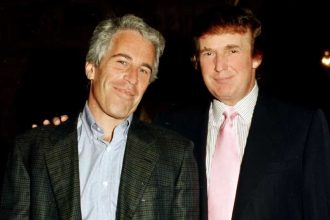 Koniec ery domysłów: Departament Sprawiedliwości ujawnia finałowe akta Epsteina. Co wiemy o Trumpie i elitach?