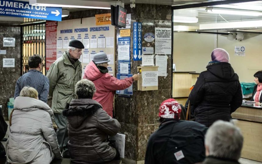 Kumulacja wirusów w lutym 2026. Dlaczego grypa i COVID-19 znów paraliżują polskie przychodnie?