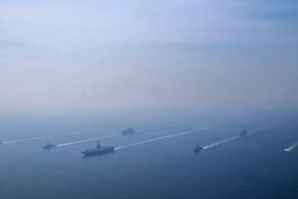 Biały Dom Ostrzega Teheran: Eskalacja Militarna i Dyplomatyczny Impas na Bliskim Wschodzie