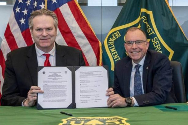 Historyczny Przełom na Alasce: 20-Letnia Federalna Umowa Odblokowuje Las Tongass dla Przemysłu Drzewnego