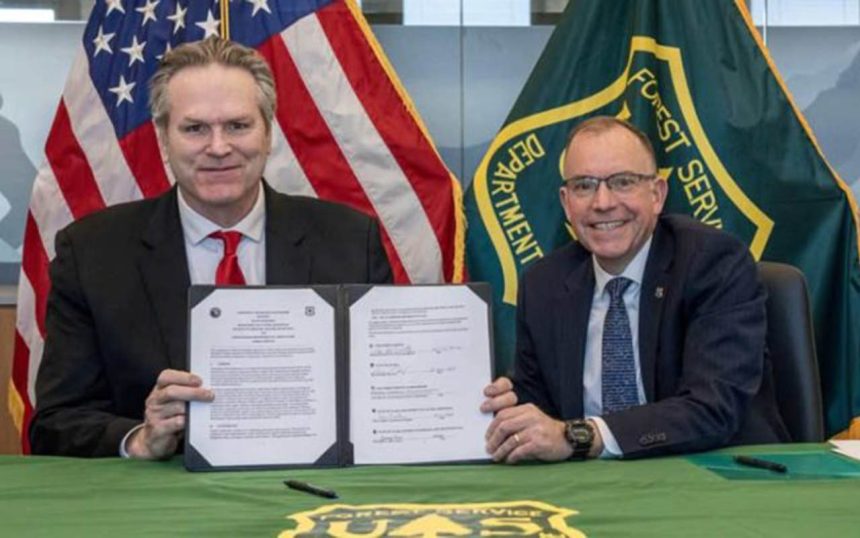 Historyczny Przełom na Alasce: 20-Letnia Federalna Umowa Odblokowuje Las Tongass dla Przemysłu Drzewnego