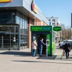 Niedziela 1 Marca 2026: Wielka Próba dla Konsumentów – Gdzie Dzisiaj Zrobisz Zakupy?