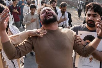 Krwawe Zamieszki w Pakistanie: Szturm na Konsulat USA po Śmierci Ajatollaha Chameneiego