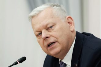 Teatr polityczny w murach prokuratury: Marek Suski, Ewa Wrzosek i zawał, którego nie było