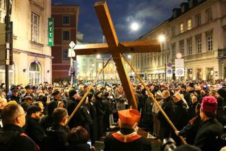 Wielki Piątek dniem wolnym od pracy? Nowa petycja na biurku prezydenta może zrewolucjonizować polski kalendarz