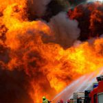 Piekło przy Trasie S7: Wielki Pożar Hali Produkcyjnej w Łomnej i Walka Służb Ratowniczych na Mazowszu