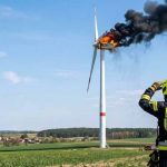 Czarny Dzień dla Energetyki Wiatrowej: Podwójny Pożar Turbin w Centrum Polski