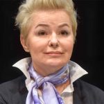 Cierpienie, Obecność i Ulga: Osobisty Dramat Aleksandry Koniecznej w Wymiarze Uniwersalnym