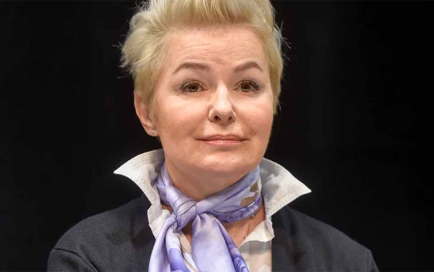 Cierpienie, Obecność i Ulga: Osobisty Dramat Aleksandry Koniecznej w Wymiarze Uniwersalnym