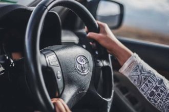 Nocne Koczowiska i Ekstremalna Desperacja: Dramatyczna Walka o Termin Egzaminu na Prawo Jazdy w Polsce