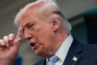 Na Krawędzi Zniszczenia: Retoryka "Wściekłego Psa" i Głębszy Impas w Amerykańsko-Irańskich Negocjacjach