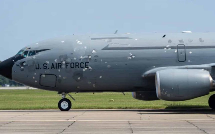 Ostrzelany i podziurawiony: Jak amerykański KC-135R cudem przetrwał irański ostrzał i dotarł do Europy
