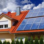 Nowy podatek od paneli fotowoltaicznych. Zmiana w przepisach brutalnie weryfikuje opłacalność zielonych inwestycji