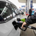 Rząd ogłasza nowe maksymalne ceny paliw na środę: Zmiany na stacjach w cieniu globalnego kryzysu