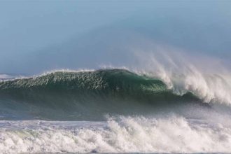 Potężne Trzęsienie Ziemi u Wybrzeży Japonii: Magnituda 7,5 i Widmo Kolejnego Tsunami