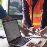 ZUS Zaostrza Nadzór: Ponad 1000 Kontroli w Jednej Branży i Walka o Zasiłki