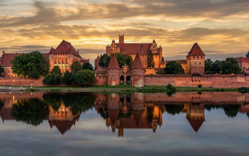 Krzyżacy w Polsce: Powstanie Zakonu, wojny i upadek potęgi krzyżackiej