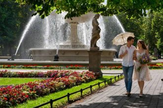 Warszawa w rozkwicie – Top 5 miejsc na szykowną sesję zdjęciową latem