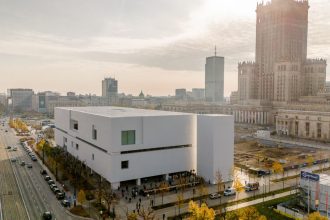 Muzeum Sztuki Nowoczesnej 26 czerwca otwiera w Warszawie dwie wystawy o surrealizmie, antyfaszyzmie oraz relacjach Polski z Afryką. Sprawdź program, godziny i daty.
