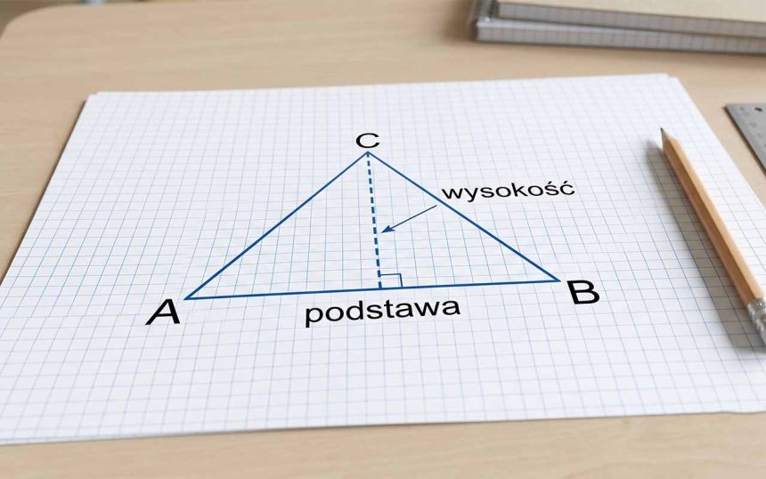 Pole trójkąta – wszystkie wzory i przykłady