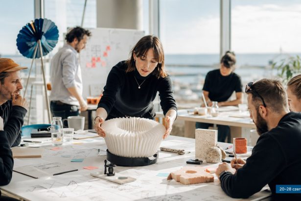 Gdynia Design Days 2026 odbędzie się 20–28 czerwca. Sprawdź wystawy, warsztaty, prelekcje, adres PPNT Gdynia, godziny otwarcia i trendy designu pod hasłem „Bliżej” w programie festiwalu nad morzem.