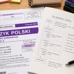 Rozprawka maturalna 2026: sprawdź schemat, argumenty, lektury, kryteria CKE i błędy, które zabierają punkty na maturze z polskiego. Praktyczna lista kontroli przed egzaminem.