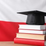 Letnie kursy języka polskiego 2026 NAWA ruszą w lipcu i sierpniu. Sprawdź terminy zajęć w Lublinie, Wrocławiu, Toruniu, Poznaniu i Cieszynie oraz kursy zdalne.