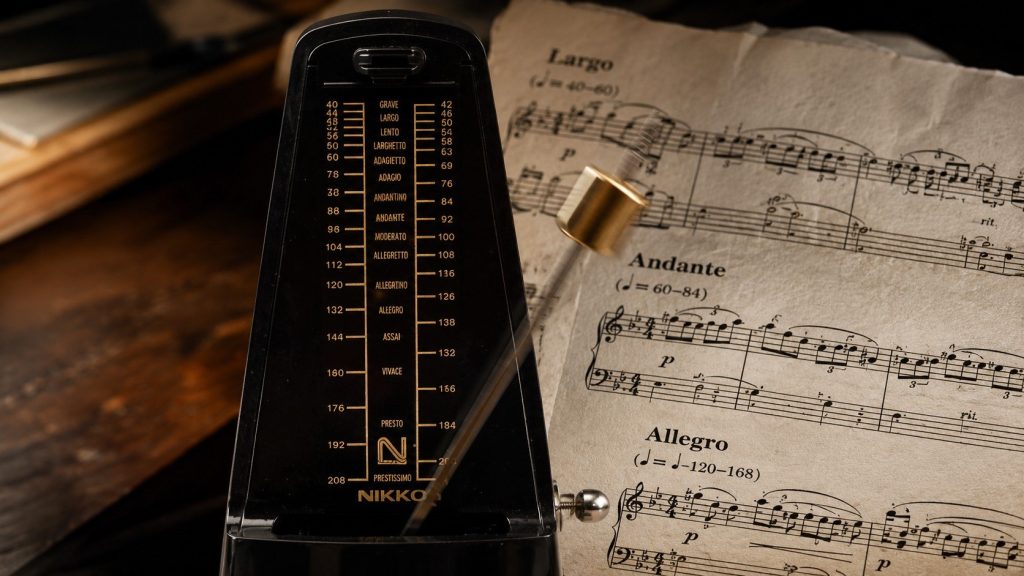 Tempo w muzyce: largo, andante, allegro oraz oznaczenia metronomu — jak czytać je bez pomyłek