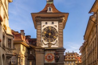 Ranking najlepszych atrakcji Berna 2026: stare miasto UNESCO, wieża Zytglogge, niedźwiedzie, muzea. Co zobaczyć najpierw.