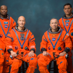 Artemis III 2027 ma sprawdzić Orion, SLS oraz dokowanie z lądownikami Blue Origin i SpaceX. NASA podała skład załogi misji, która ma przygotować Artemis IV do lotu na południowy biegun Księżyca.
