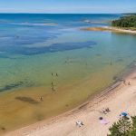 Gdzie jest najcieplejsza woda w Bałtyku? Sprawdź temperatury w Pucku, Świnoujściu, Międzyzdrojach i innych kąpieliskach oraz zobacz, kiedy płytkie zatoki nagrzewają się najmocniej latem