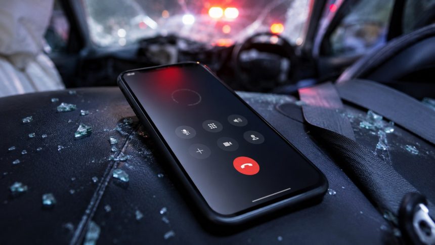 Wykrywanie zderzeń w telefonie może automatycznie zadzwonić pod 112 po ciężkim wypadku. Wyjaśniamy, jak działa, które modele je obsługują, skąd biorą się pomyłki i jak prawidłowo ustawić tę funkcję!