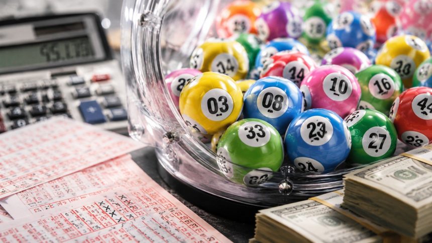 Czy można wygrać w Lotto, kupując wszystkie kombinacje? Sprawdzamy koszt 13 983 816 zakładów, liczbę gwarantowanych trafień, podatek i próg, od którego operacja mogłaby dać zysk.