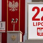 22 lipca było najważniejszym świętem PRL, bo legitymizowało władzę komunistyczną i zastępowało 11 listopada. Wyjaśniamy rolę Manifestu PKWN, propagandy, pochodów i wielkich inwestycji oraz obchodów.!