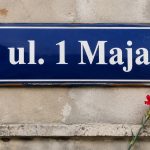 Ulice 3 Maja, 11 Listopada i 1 Maja kryją trzy różne historie Polski. Sprawdź, co upamiętniają te daty, kto nadaje nazwy ulic i dlaczego część z nich przetrwała kolejne zmiany ustrojowe w kraju dziś.