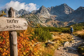 Gdzie w Polsce jesień zaczyna się najwcześniej? Tatry wyprzedzają niziny: niższe temperatury, wrześniowe przymrozki i śnieg na Kasprowym Wierchu pokazują, jak szybko kończy się lato w górach Polski.