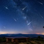 Perseidy 2026 nad Polską osiągną maksimum nocą z 12 na 13 sierpnia. Sprawdź mapę ciemnych miejsc, najlepsze godziny obserwacji i zasady oglądania meteorów bez teleskopu już teraz!